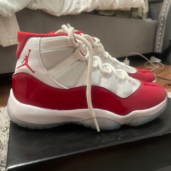 Jordan 11 Cherry - Picture 2 of 3